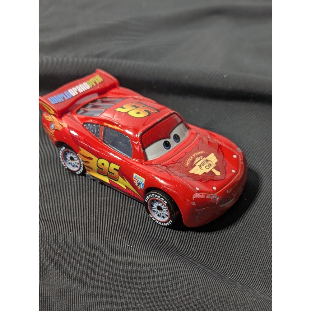 Disney Pixar Cars Lightning McQueen‎ Diecast Car 95 Piston Cup World Grand Prix